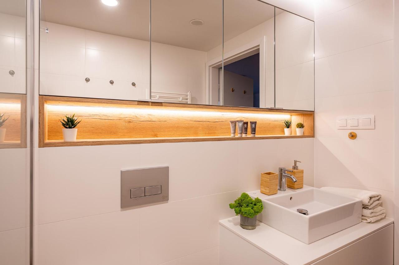 Pinea Sky Premium Apartament Z Widokiem Na Morze Ze Spa I Basenem Przy Plazy Pobierowo Ngoại thất bức ảnh